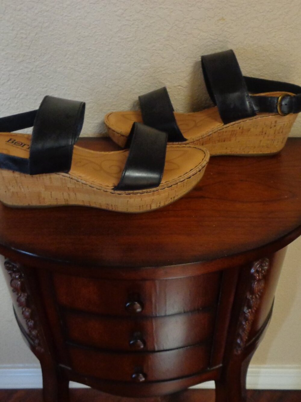 BORN Black Leather Wedge Sandals 9M mint condition!